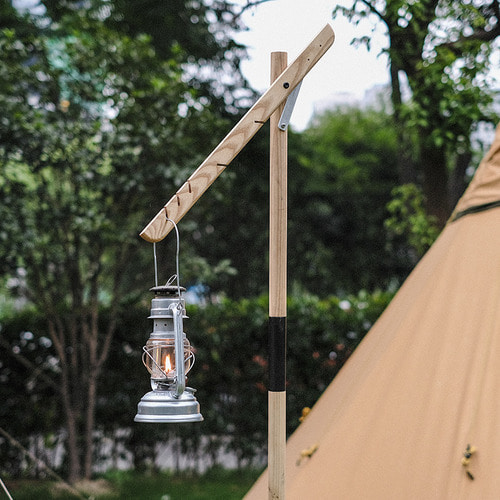 Kinoco 야외 야외 캠핑 램프 홀더 극 단단한 나무 높이 조절 등유 램프 홀더