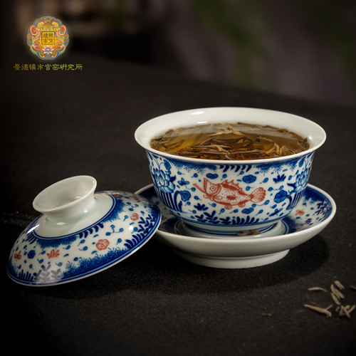 Xiong Jianjun 가마 단일 Sancai 덮여 그릇 파란색과 흰색 유약을 바른 홍차 컵 세라믹 수제 Jingdezhen 차 세트 차 그릇