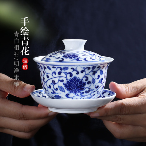 Jingdezhen 손으로 그린 파란색과 흰색 도자기 덮힌 그릇 단일 찻잔 덮힌 차 세트 대형 쿵푸 세라믹 차 그릇 Sancai 그릇