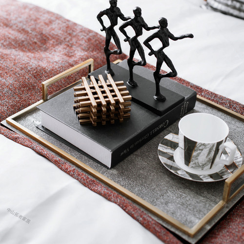 모델 룸 현대 간단한 빛 럭셔리 장식 크리 에이 티브 홈 거실 커피 테이블 식탁 스테인레스 스틸 트레이 부드러운 장식