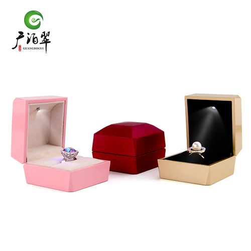 Guangcho 멋진 고급 램프 다이아몬드 표면 보석 상자 LED 빛나는 반지 상자 결혼 반지 상자 펜던트 귀걸이